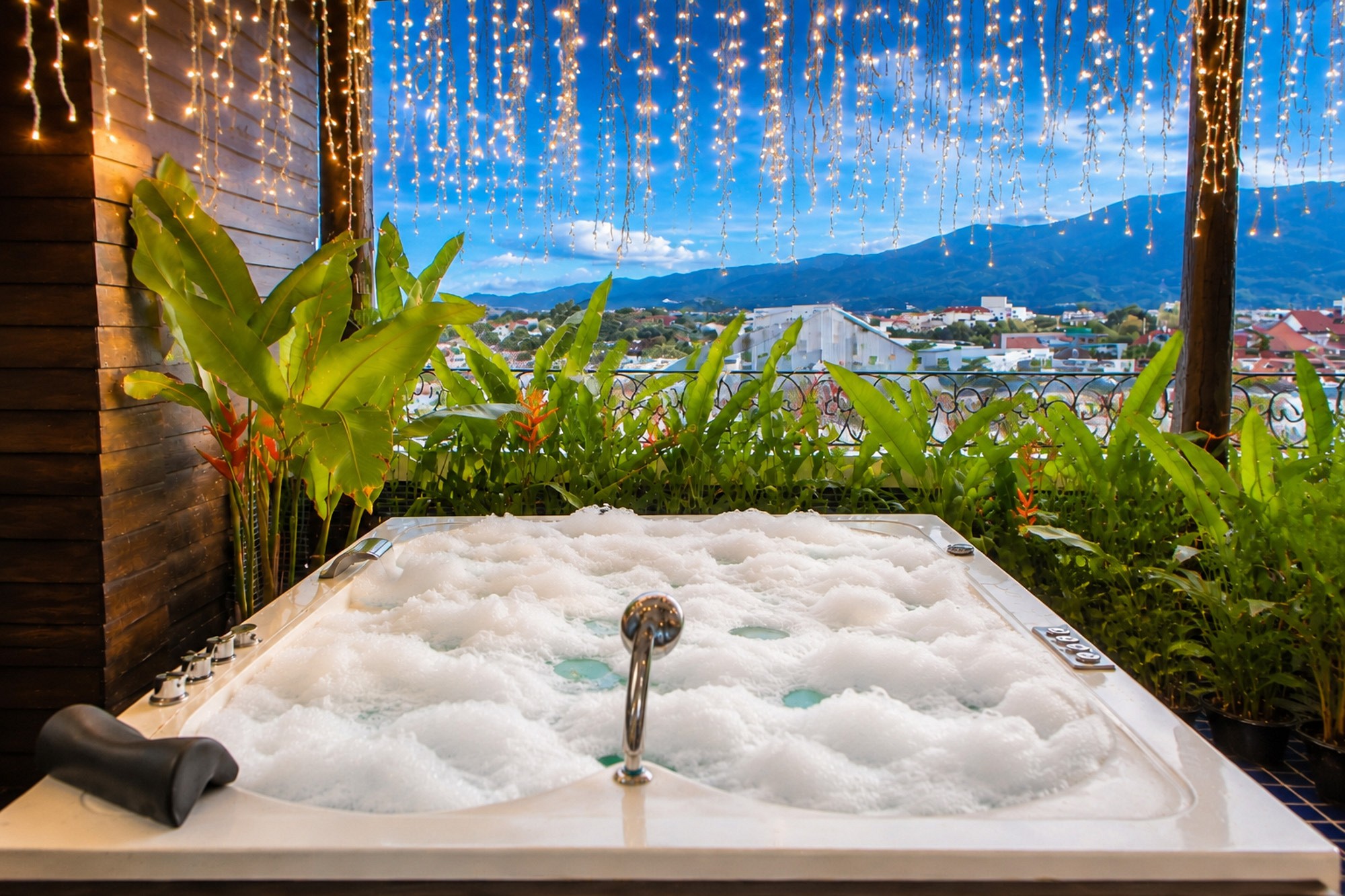 Montra Sky Roof Masterpiece Suite