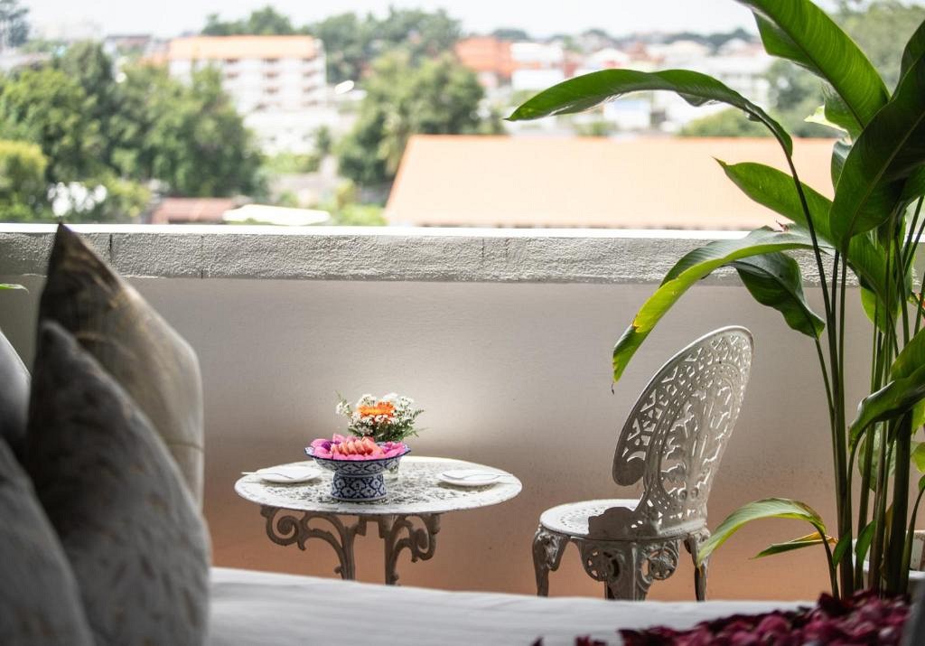 Honeymoon Skyroof Suite